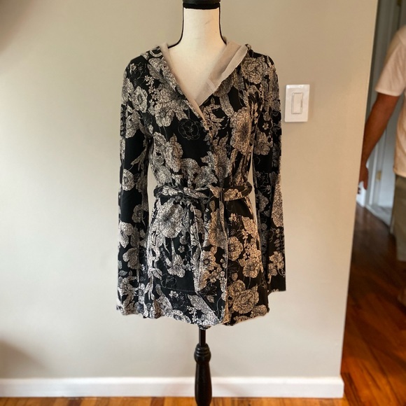 Cardigan Size Medium by Lucky Brand - Picture 2 of 5